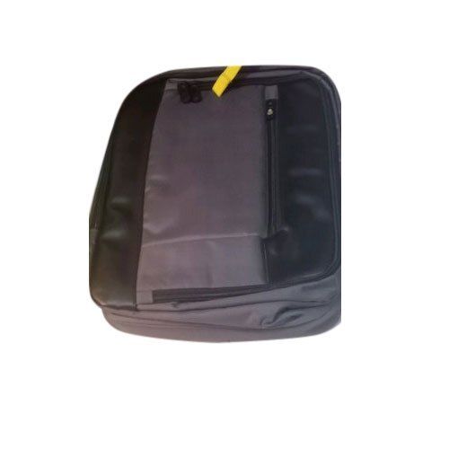 ज़िपर क्लोज़र टाइप प्लेन काले रंग का पॉलिएस्टर लैपटॉप बैग 10 से 12 Kg वज़न उठाने की क्षमता के साथ