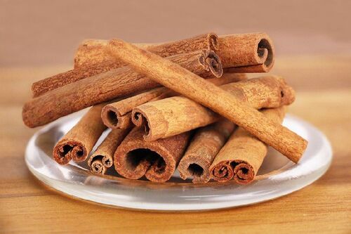 Cinnamon Sticks - Organic, Dried, Strong Aroma, Chemical Free, Brown Color | Natural Taste, Antioxidant Benefits, Safe Packaging for Culinary and Herbal Uses