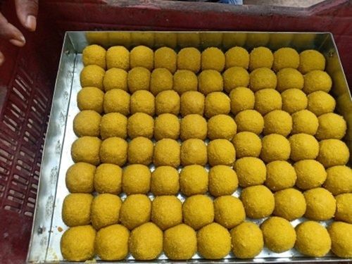 Easy To Digest High Carbohydrate Hand-Made Fresh Sweet Desi Ghee Besan Laddus
