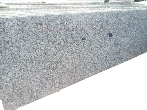 Long Lasting And Durable Anti Slip Rectangular Polished Flooring Granite Slab