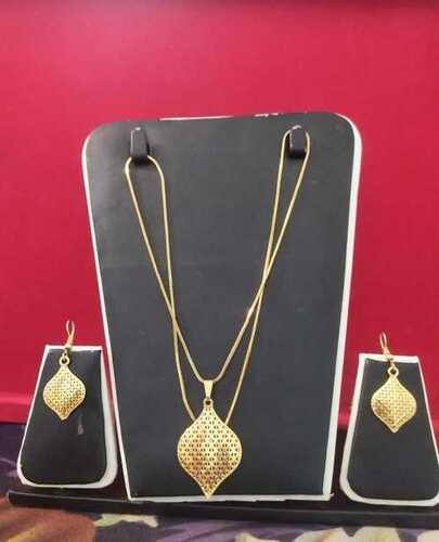 Gold Plated Imitation Jewellery Necklace Set With Earring Height: 4-6 Foot (Ft)