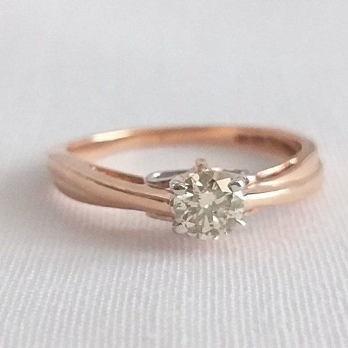 75% Purity Polished Finish 18 Karat Gold Solitaire Diamond Rings For Female