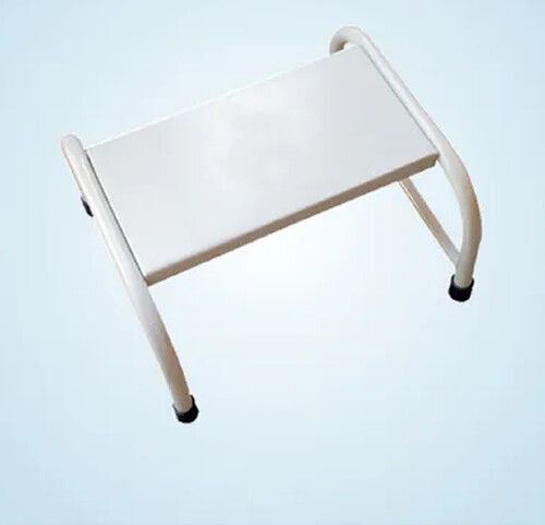 Silver Sturdy Construction Easy To Clean Eco Friendly Powder Coated Hospital Single Foot Stool