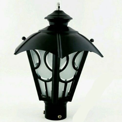 Classic And Decorative Electrical Durable Iron Material Gate Light For Gardens Liquid