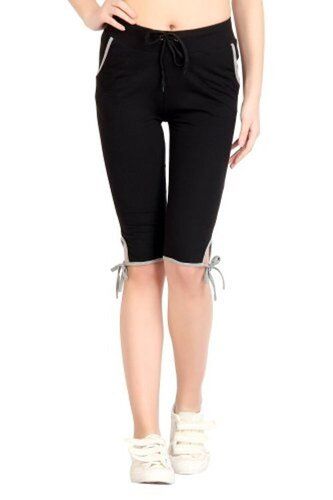 Multi Color Casual Wear 3/4th Length And Slim Fit Ladies Plain Capri 