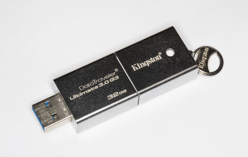  लैपटॉप और डेस्कटॉप कंप्यूटर के लिए 32 Gb USB पेन ड्राइव 