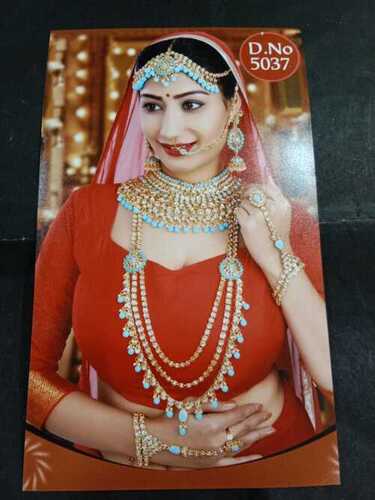 पार्टी और वेडिंग वियर के लिए लेडीज़ डिज़ाइनर गोल्ड नेकलेस सेट