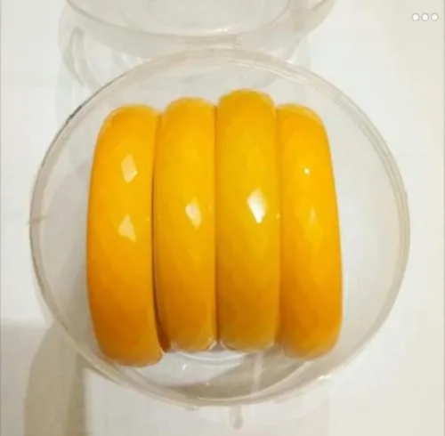 कैज़ुअल वियर लाइटवेट और त्वचा के अनुकूल प्लेन डिज़ाइन किए गए ग्लास बैंगल