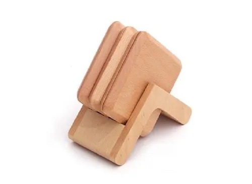 3.5 और 4 इंच स्क्वायर शेप प्लेन पॉलिश वुडन टी कोस्टर सेट