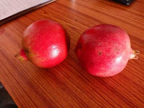 100% Fresh Whole Non-Peeled Sweet And Juicy Red Pomegranate Fruit (Anar)