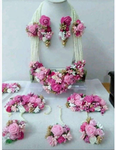 Beautiful Pearls And Beads Flower Design Necklace Set For Weddings