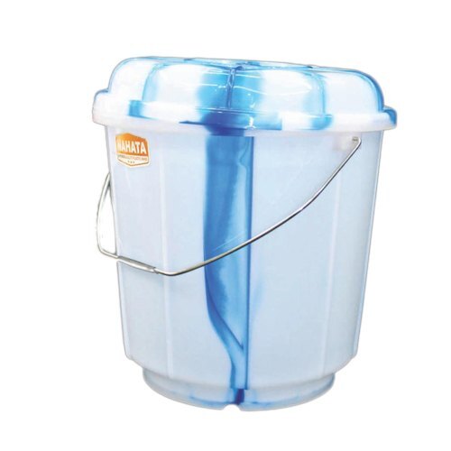 स्काई ब्लू और व्हाइट प्लास्टिक बकेट 13 L हैंडल के साथ आयु समूह: वयस्क