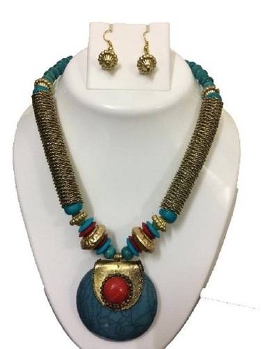 पार्टी में पहनने के लिए वुड, मेटल और जेम्स बॉडी आर्टिफिशियल महिलाओं के लिए नेकलेस