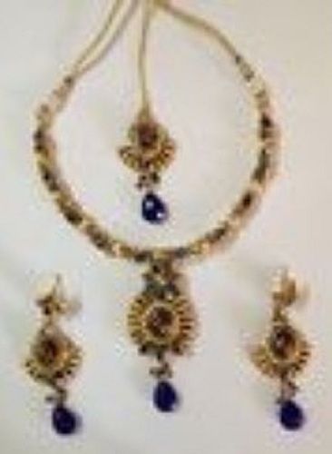Light Weight And Golden Color Antique Necklace Set For Party Wear