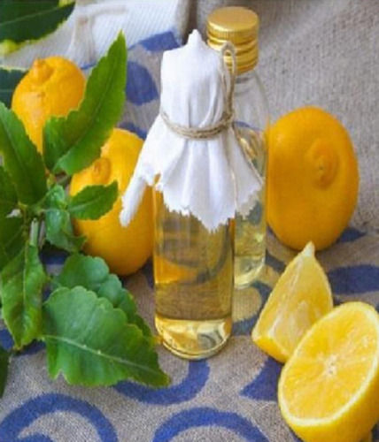Natural And Pure Bergamot Essential Oil For Aromatherapy And Medicine Use