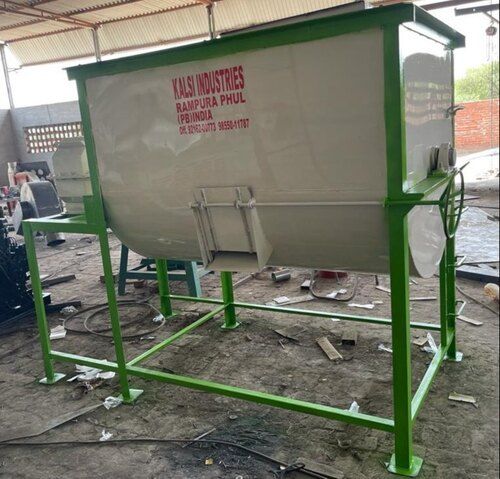 3 Phase Mild Steel Feed Mixer With Heavy Duty Gear Capacity: 500 Kg/Hr