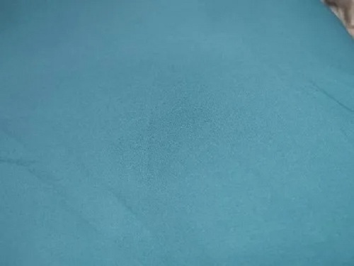 कपड़े बनाने के लिए सांस लेने योग्य और नरम शुद्ध पॉलिएस्टर हल्के सादे रंग का कपड़ा