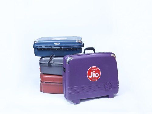 Multi Color Plain Pattern Plastic Material Suitcase Set For Luggage