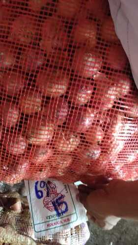 पैकेजिंग साइज़ 5 Kg और 6 महीने की शेल्फ लाइफ के साथ एक ग्रेड ताज़ा प्याज