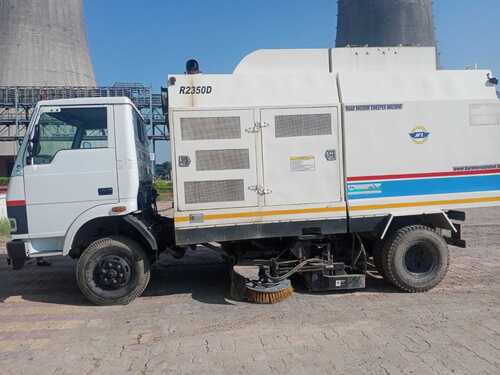 Truck Mounted Road Sweeping Machine For Industrial, Residential And Municipal Corporation