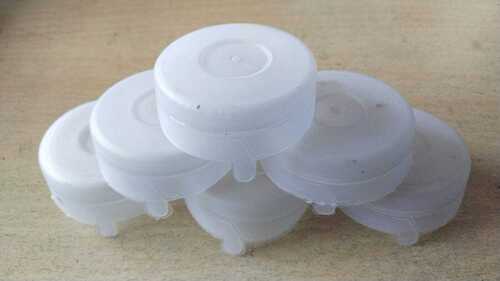 मिनरल वाटर बॉटल के लिए रिसाइकिल करने योग्य व्हाइट प्लास्टिक शॉर्ट नेक बॉटल कैप 