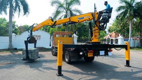 Yellow Dino Wotan Knuckle Crane For Bricks And Timber Loading And Unloading