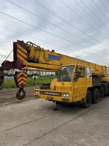 Kato 30 Ton NK300E-V Truck Cranes