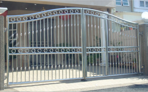 Blue Stainless Steel Gate For Main Entrance With 6-8 Feet Height And Polished Surface