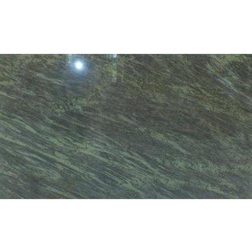 Skin Friendliness Appealing Look Scratch Resistant Tropical Green Granite Slab (20-25 mm)