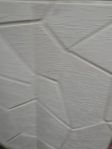 भूरा/टैन सफेद रंग आयताकार आकार और दीवार की सजावट के लिए स्वयं चिपकने वाला पीवीसी टाइल