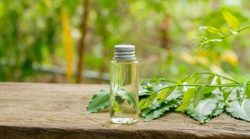 99.9% Pure Cold Pressed Neem Oil for Cosmetic Use