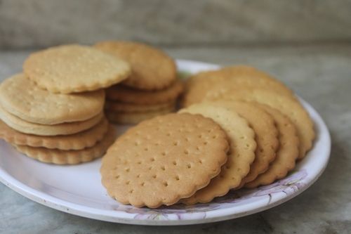 Hygienically Prepared and Packed Round Sweet Taste Biscuit