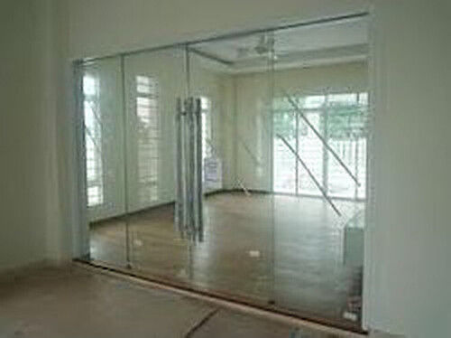 Hinged Frameless Glass Doors For Offices With Thickness: 8-12 Mm