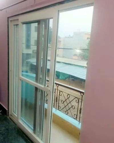  सफेद रंग का उपयोग करने में आसान हाई इम्पैक्ट स्ट्रेंथ स्लाइडिंग Upvc स्लाइडिंग डोर 