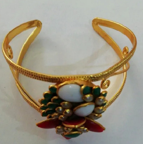 महिलाओं के लिए गोल्डन टिकाऊ और लंबे समय तक चलने वाला गोल्ड प्लेटेड ब्रास रिंग स्टोन