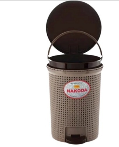 12 Inch 2 Kilogram Modern Unbreakable Plastic Foot Pedal Dustbin At 