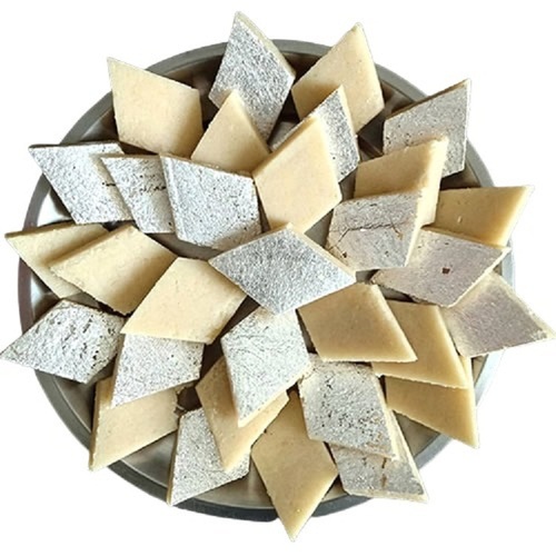 सेलिब्रेशन के लिए एक ग्रेड रेगुलर साइज़ की स्वादिष्ट और स्वादिष्ट स्वीट काजू कतली