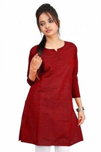 Casual Wear Ladies 3/4th Sleeve Maroon Plain Rayon Short Kurti