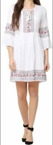 Breathable Round Neck Printed Cotton Short Kurti For Women Bust Size: 34 Inch (In)