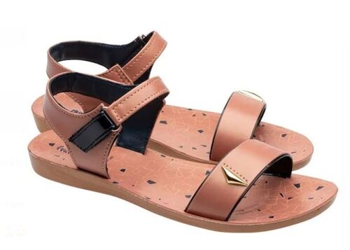 महिलाओं के लिए भूरे रंग के स्टाइलिश और आरामदायक फ्लिप फ्लॉप लो हील प्रिंटेड सैंडल