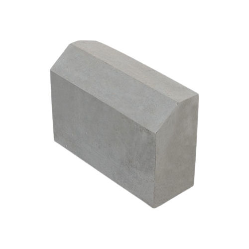 Gray 70 Mm Thick Weather And Wear Resistant Concrete Kerb Stone