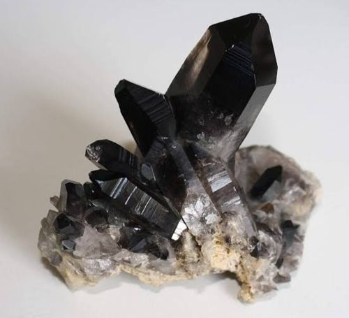 99% Purity Natural Black Quartz Minerals For Construction Use