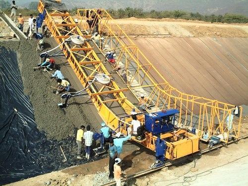 Automatic Concrete Canal Lining Paver Machine For Road Construction Work