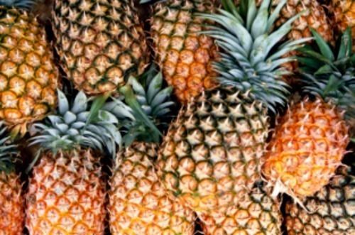 Pure And Fresh Commonly Cultivated Whole Sour And Sweet Taste Pineapple Fruit