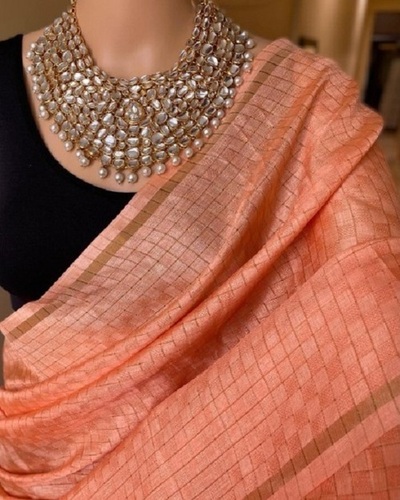 गोल्डन लेडीज़ फ़ेस्टिवल वियर के साथ लाइट ऑरेंज साउथ स्टाइल सॉफ्ट और लाइटवेट आर्ट सिल्क साड़ी