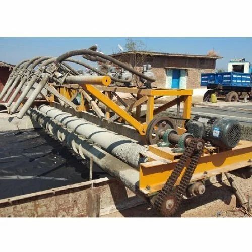 Automatic Concrete Paver Machine Use For Road Construction Work