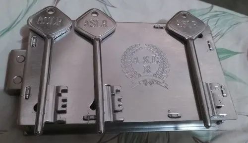 क्रोम फिनिश आयरन साइड शटर लॉक 3 की और 3 स्ट्रोक