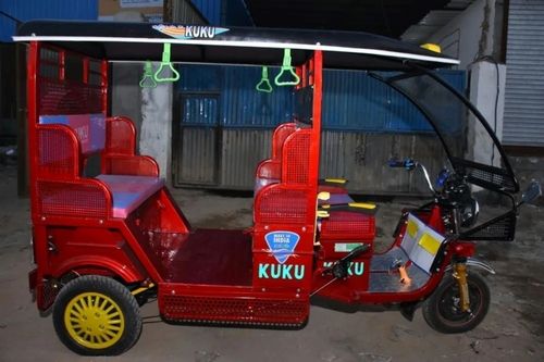 Brown 4+1 Seats, 30-35 Km/Hr Modern Kuku Electric Battery Operated Rickshaw