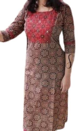 Red With Brown Ladies Casual Wear Round Neck 3/4Th Sleeves Printed Cotton Kurti