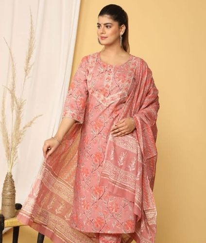 Casual Wear Printed Design Ladies Cotton Suits With 3/4th Sleeves